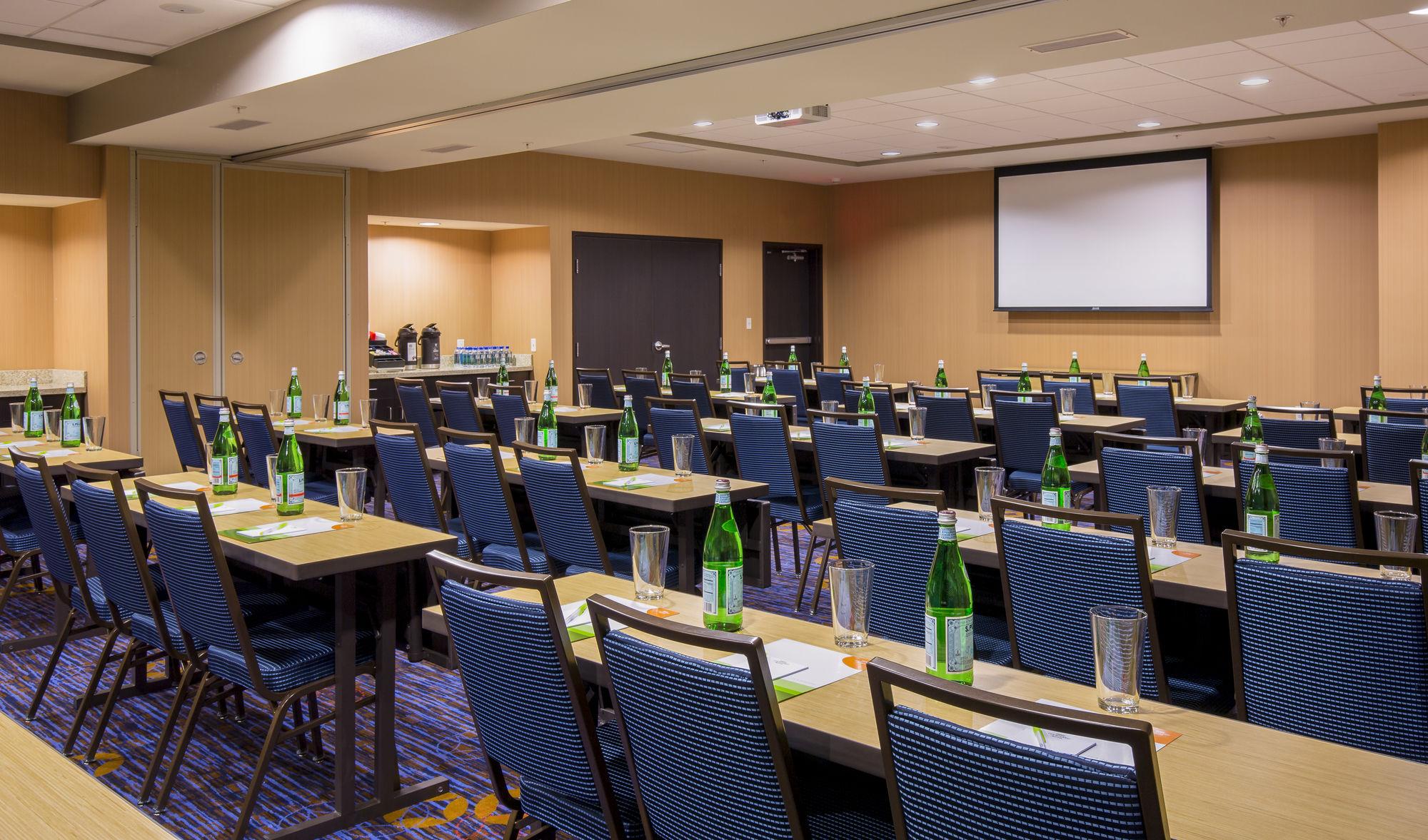 Courtyard By Marriott Bismarck North Hotel Eksteriør billede
