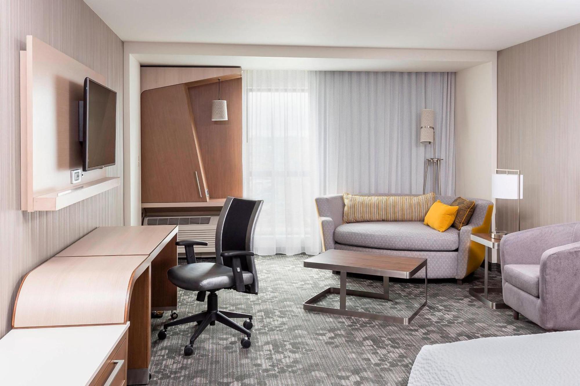 Courtyard By Marriott Bismarck North Hotel Eksteriør billede