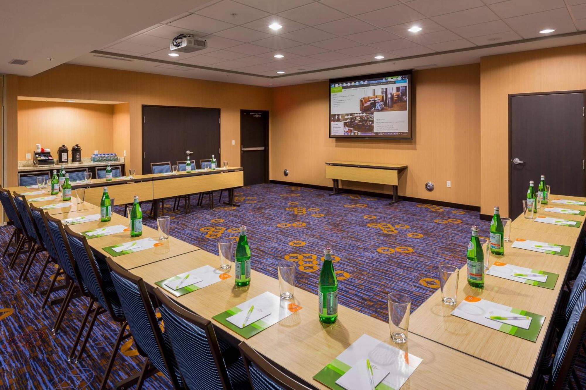 Courtyard By Marriott Bismarck North Hotel Eksteriør billede