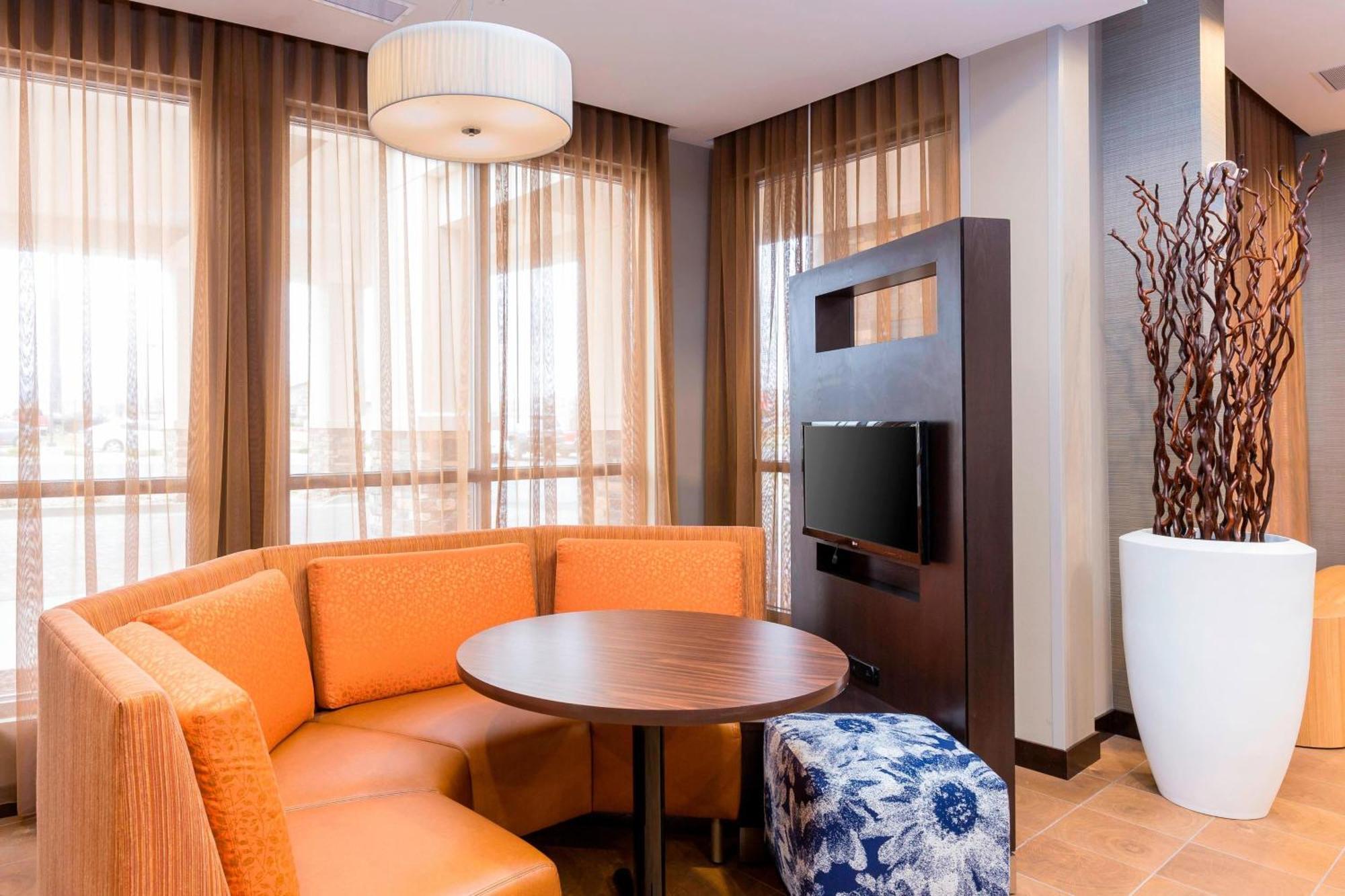 Courtyard By Marriott Bismarck North Hotel Eksteriør billede
