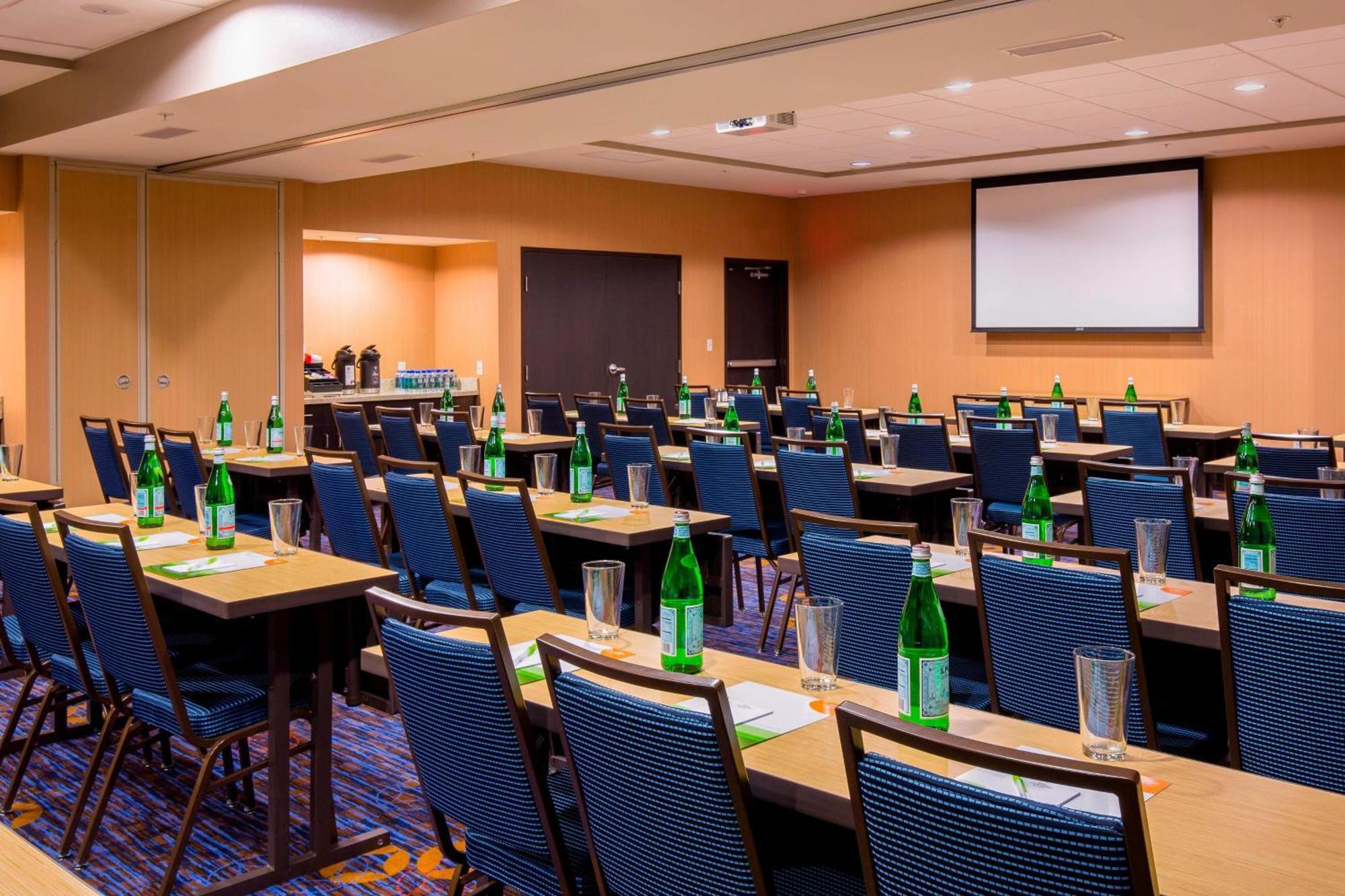 Courtyard By Marriott Bismarck North Hotel Eksteriør billede