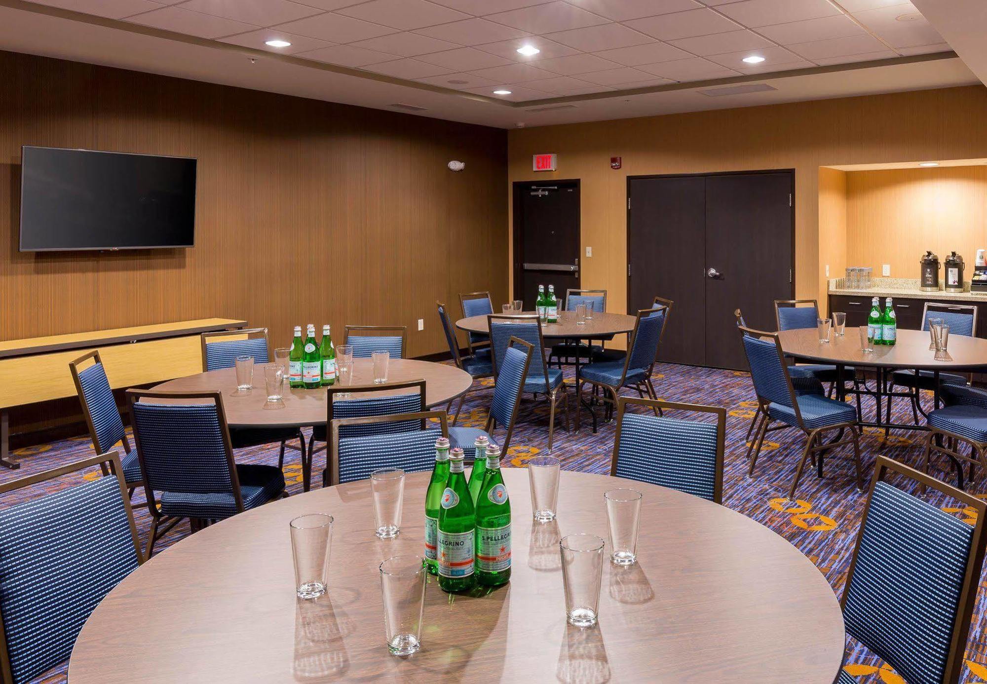 Courtyard By Marriott Bismarck North Hotel Eksteriør billede
